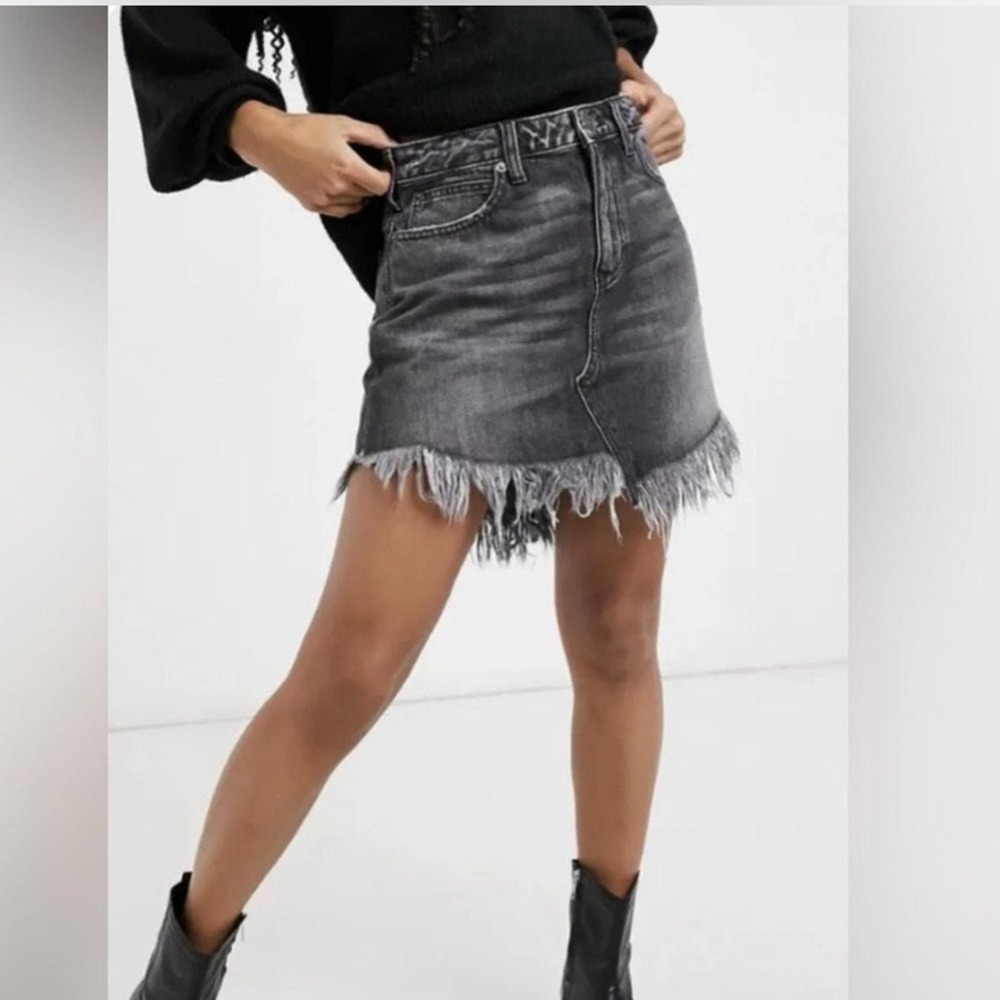 Free People Bailey Denim Mini Skirt Washed Black‎ Frayed Hem Boho Sz 25 Festival